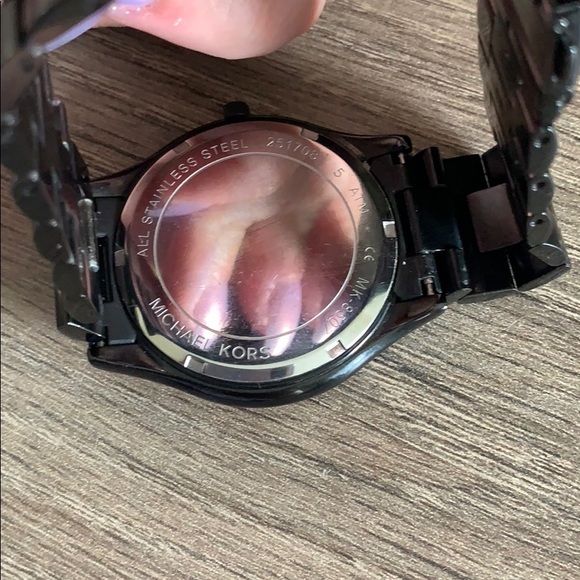 Michael Kors watch - Picture 2 of 3